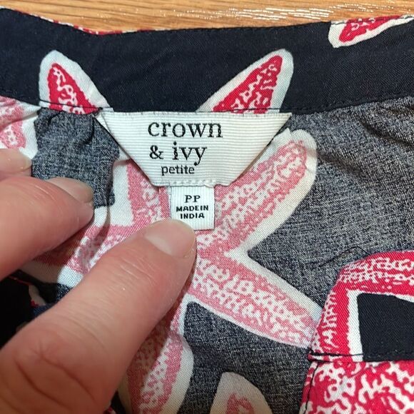 Sea Star Top, Bell Sleeves, crochet trim, Crown & Ivy - Picture 4 of 6